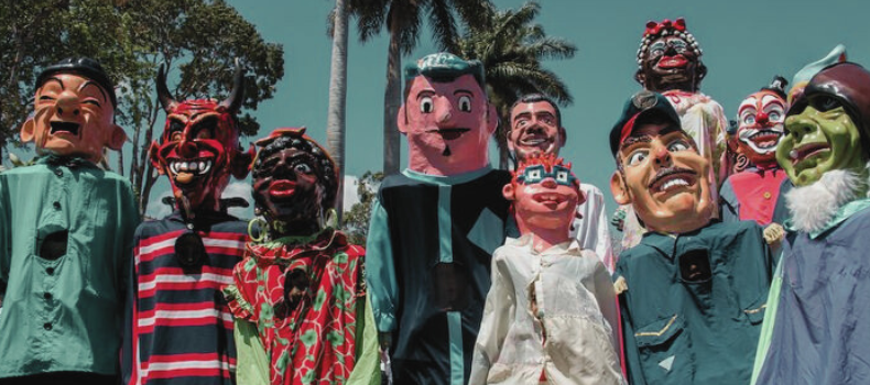 Tradición de la mascarada tradicional costarricense: celebración llena de color, música y cultura que perdura desde la colonia hasta hoy.