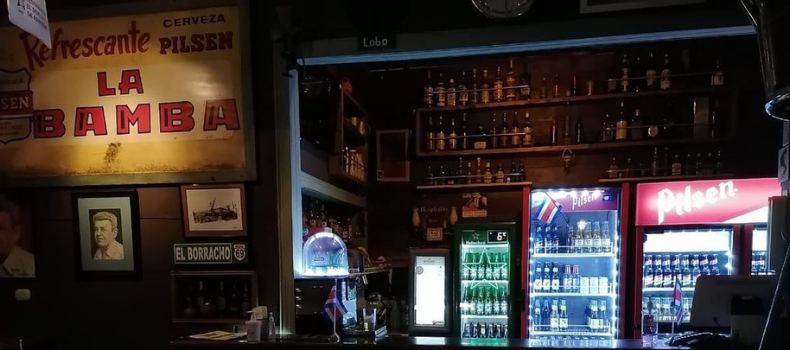 Bar La Bamba en Sabanilla: Fundado en 1928, famoso por sus creativos platos y su ambiente acogedor. ¡Visítalo!