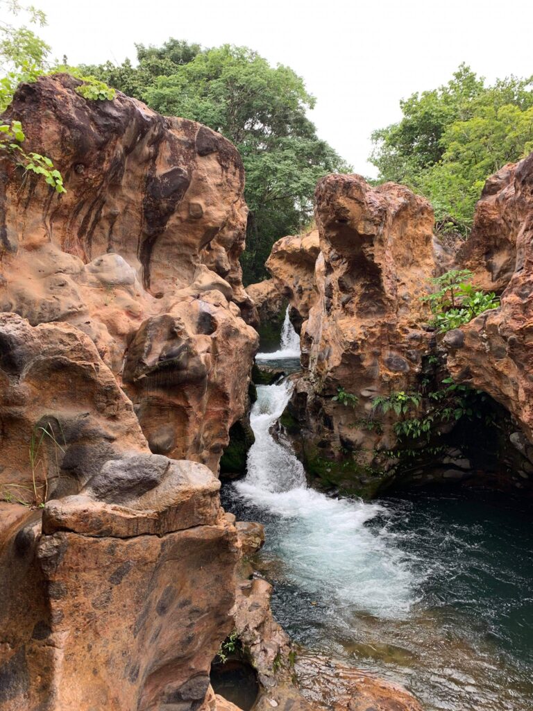 Explora el Cañón de la Vieja